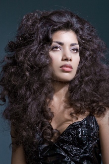 Model Mamira
