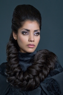 Model Mamira