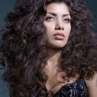 Model Mamira