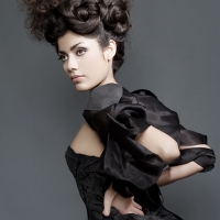 Model Mamira