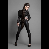 Model Mamira